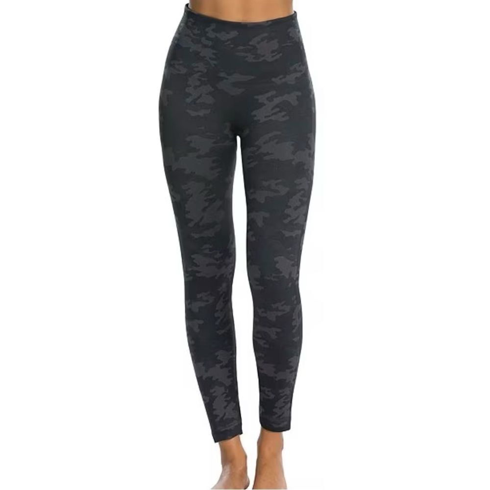 SPANX Seamless Camo Leggings Ankle Length Black Gray Size Medium